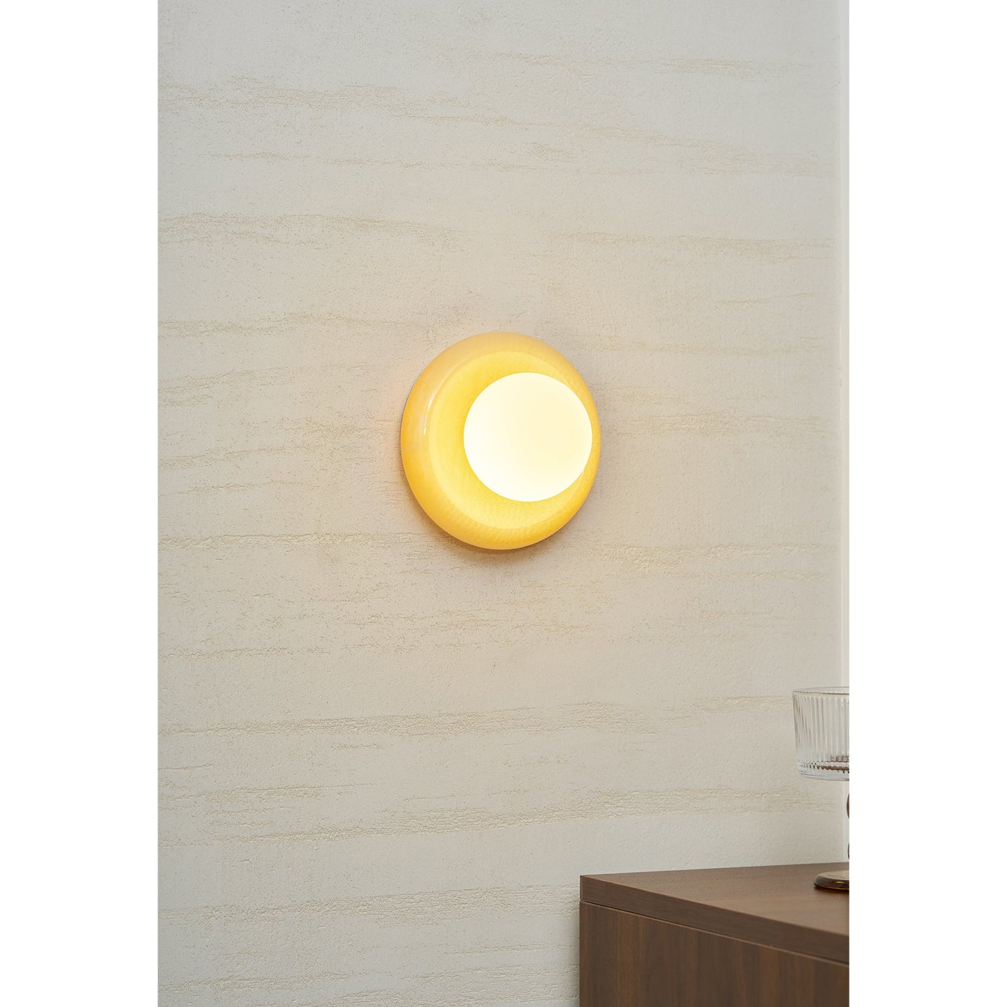 Norara Onyx Wall Lamp