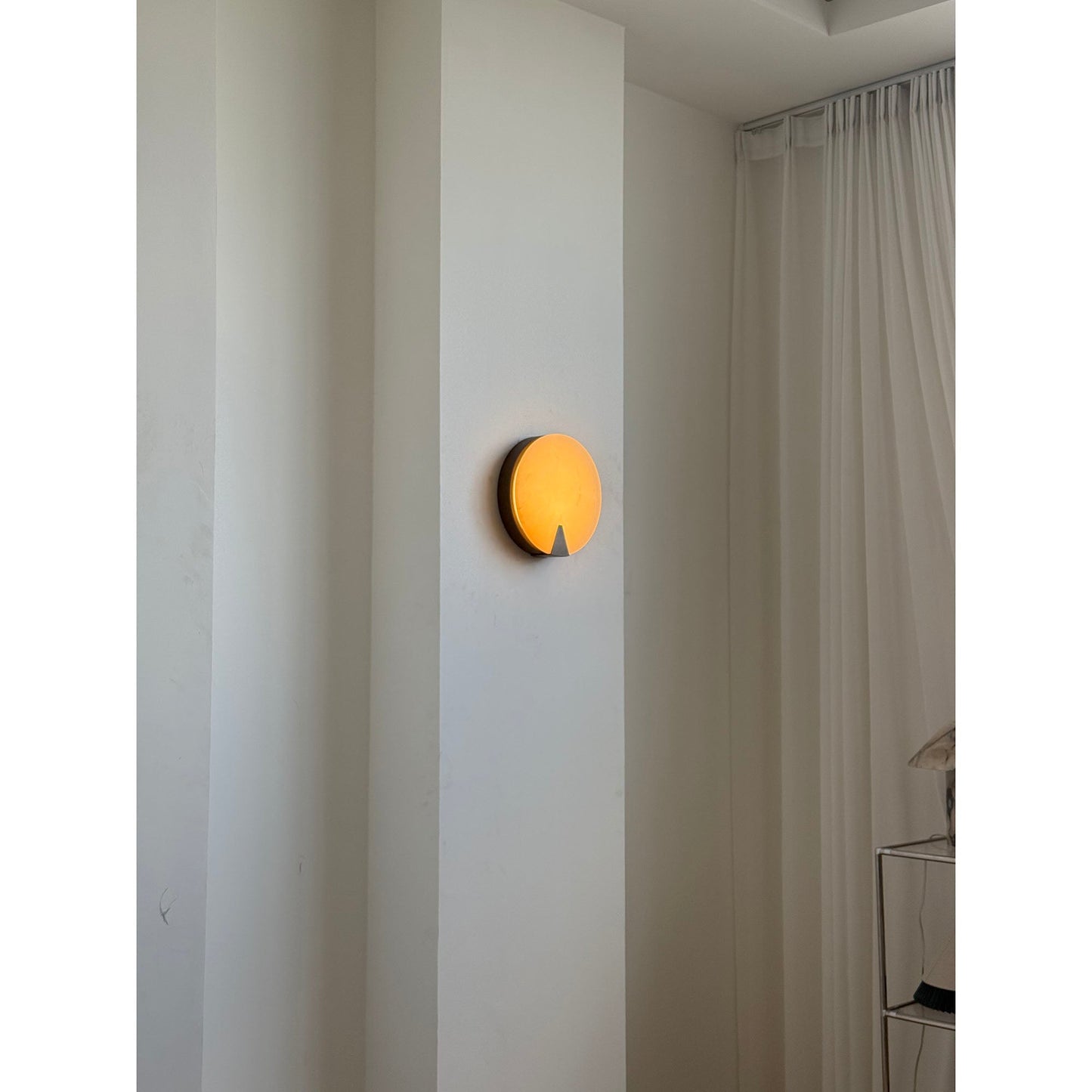 Dovan Alabaster Round Sconce
