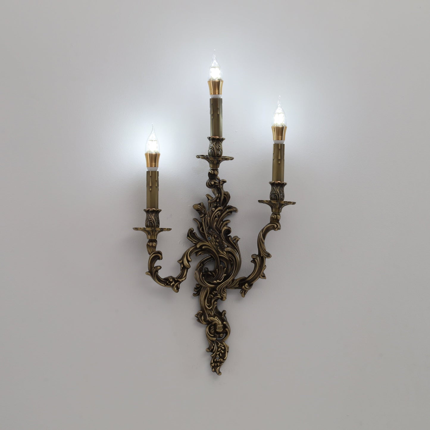 Solien Wall Light