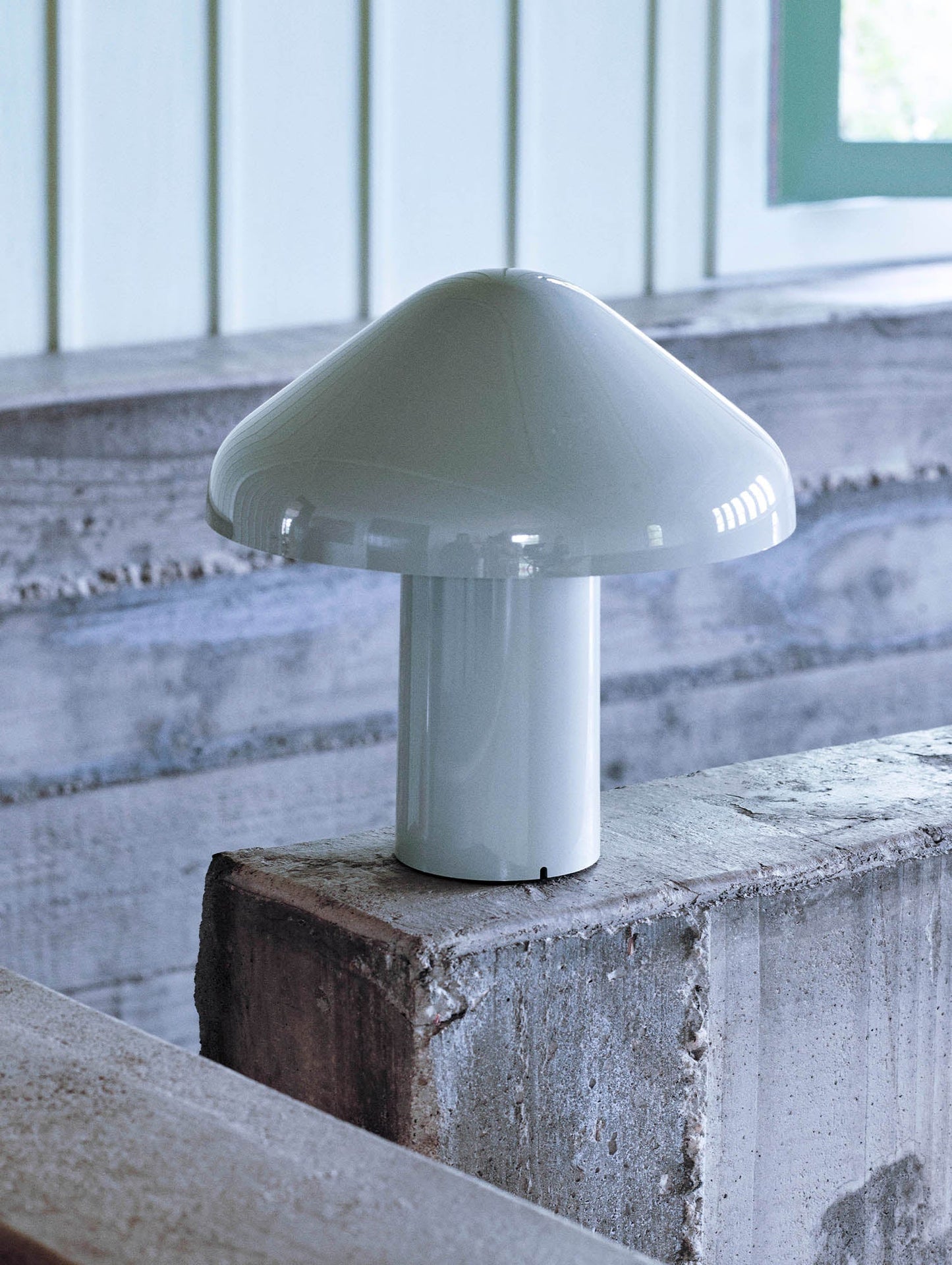 Kesique Portable Table Lamp (built-in battery)