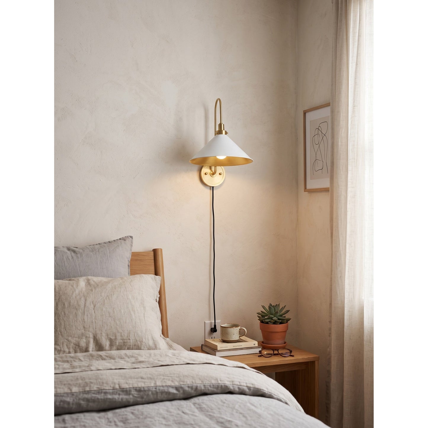 Corara Plug-in Wall Sconce