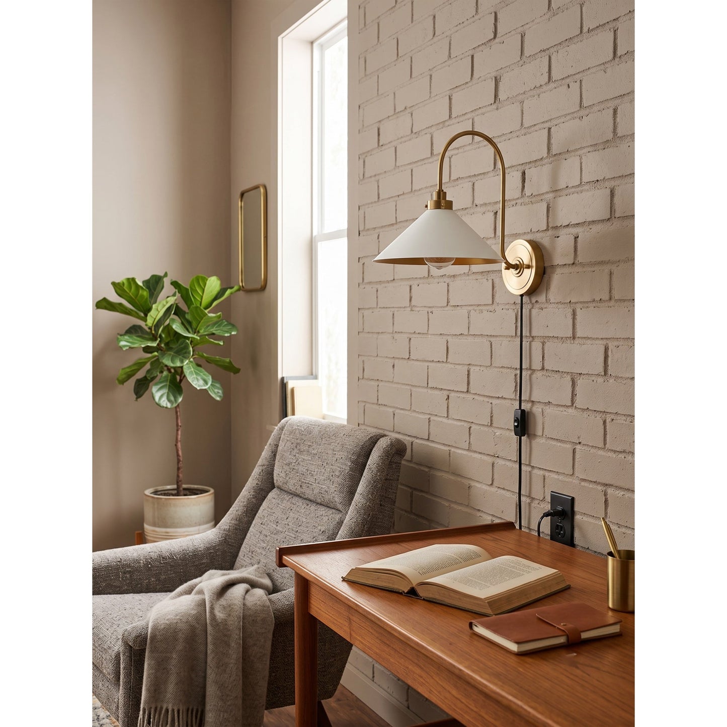 Corara Plug-in Wall Sconce