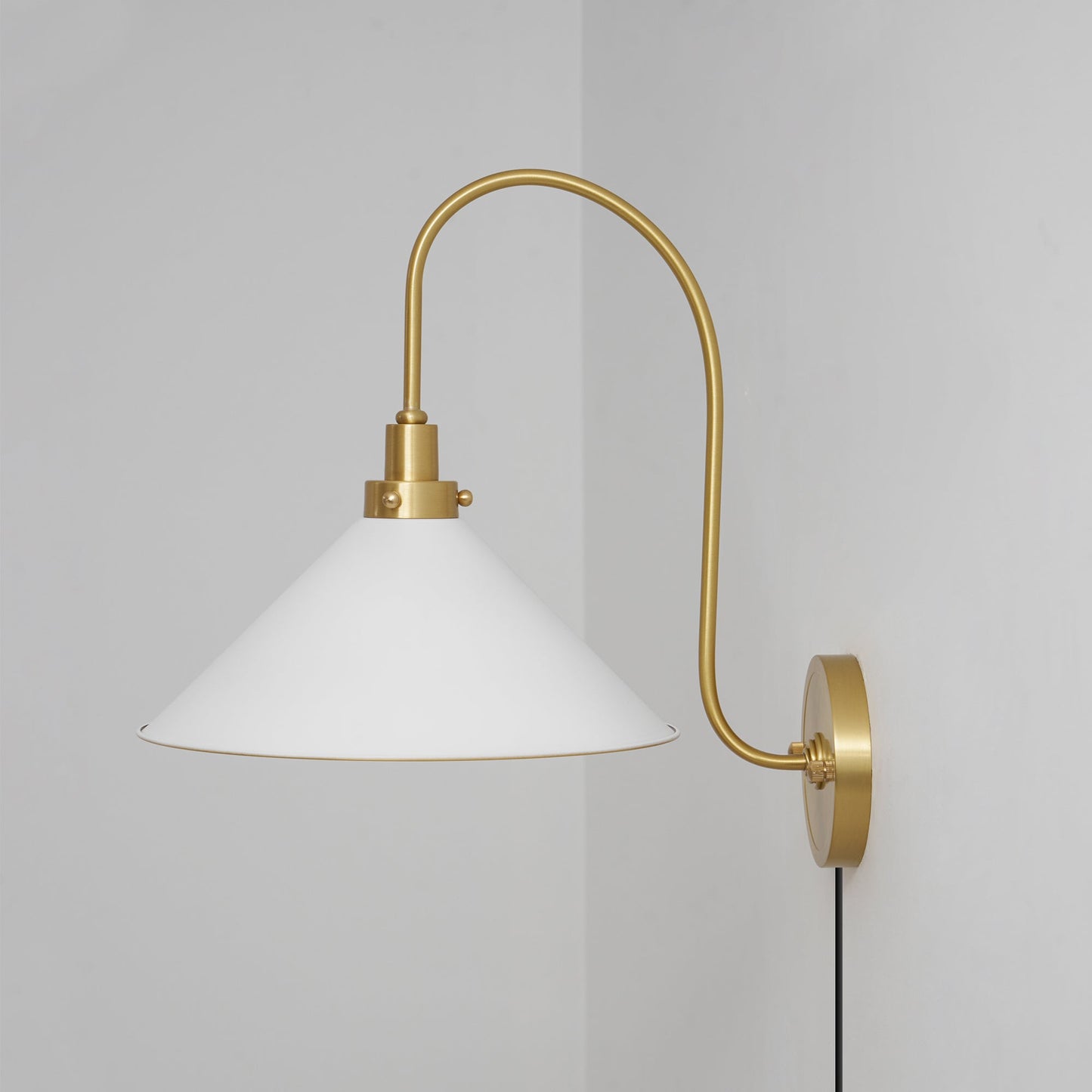 Corara Plug-in Wall Sconce