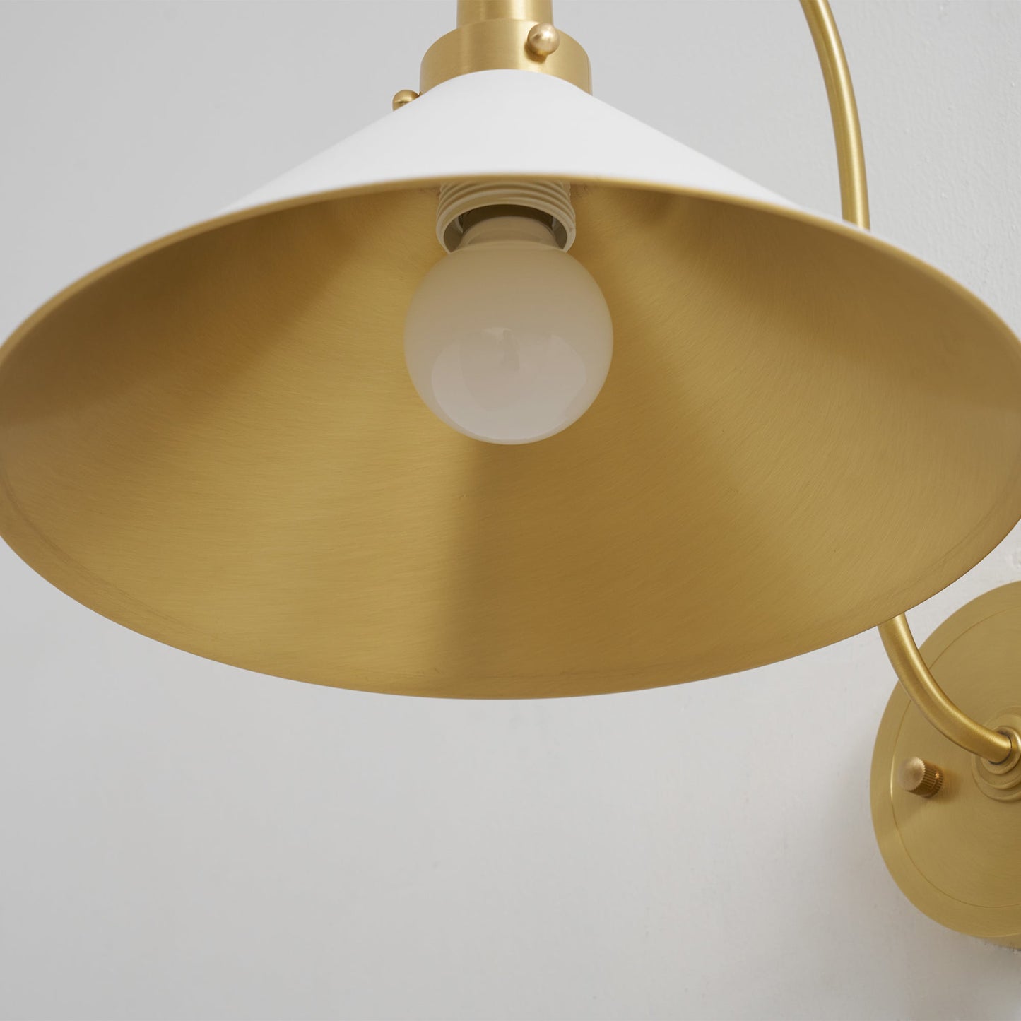 Corara Plug-in Wall Sconce
