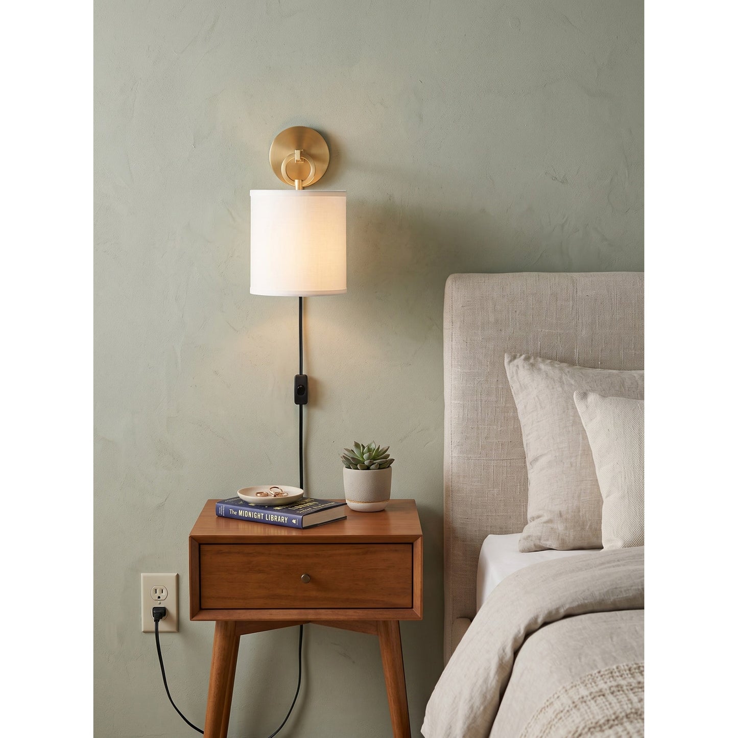 Nevara Circle Plug-in Wall Sconce