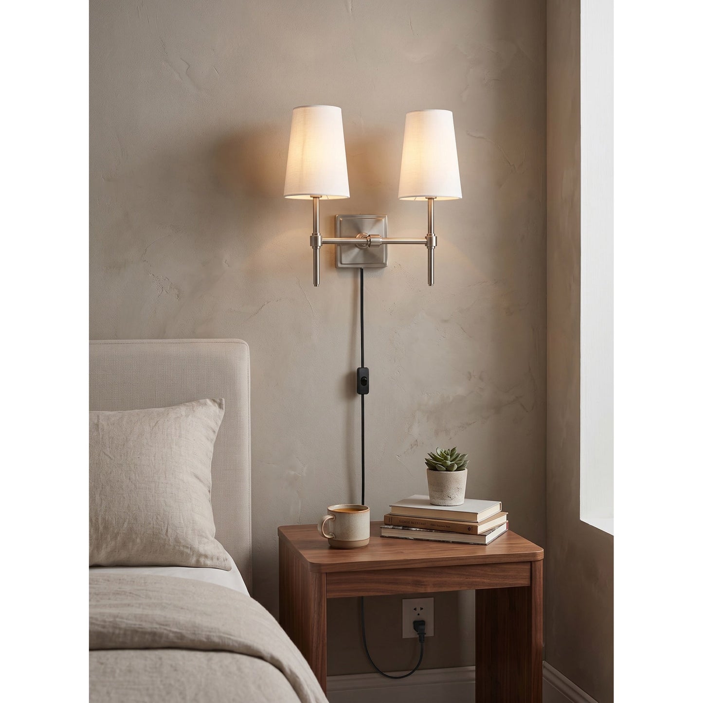 Statice Plug-in Wall Sconce