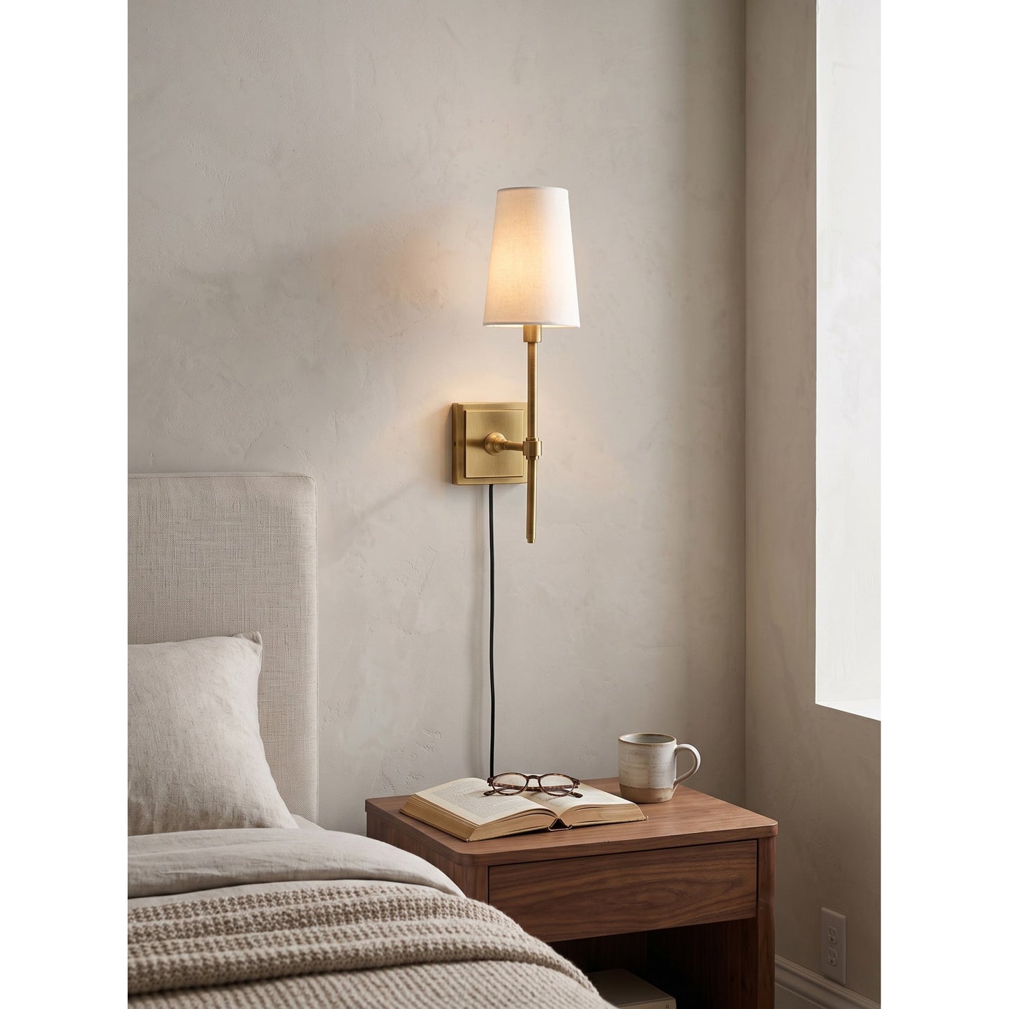 Statice Plug-in Wall Sconce
