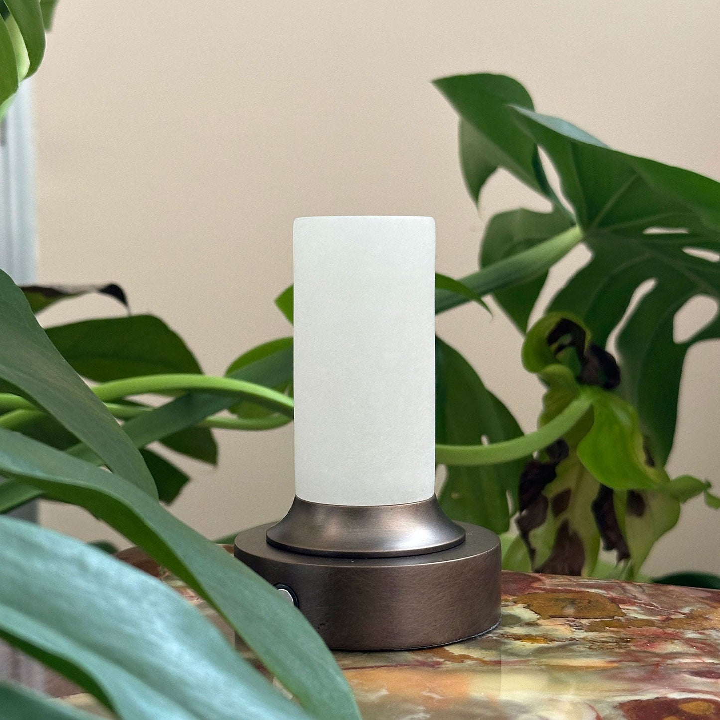 Solai Alabaster Table Lamp (Built-in Battery)