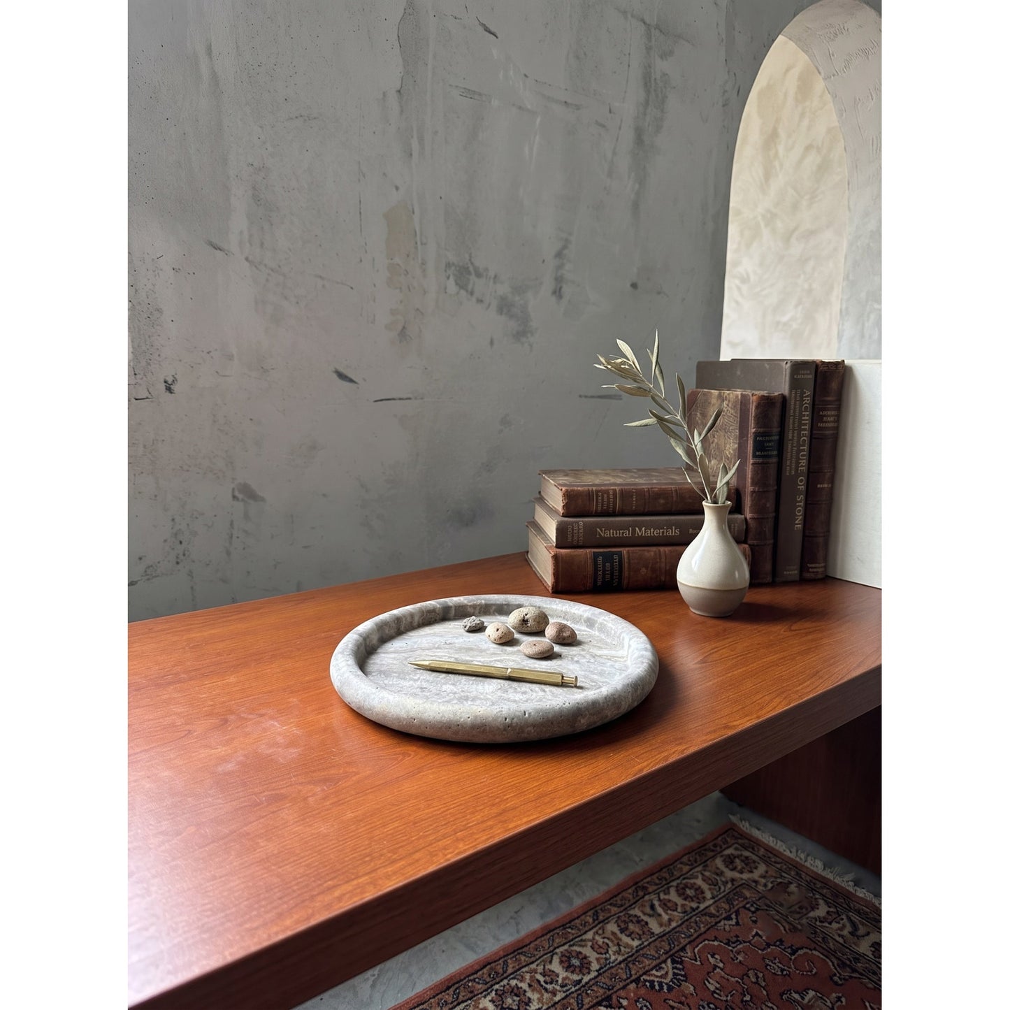 Gilola Round Tray