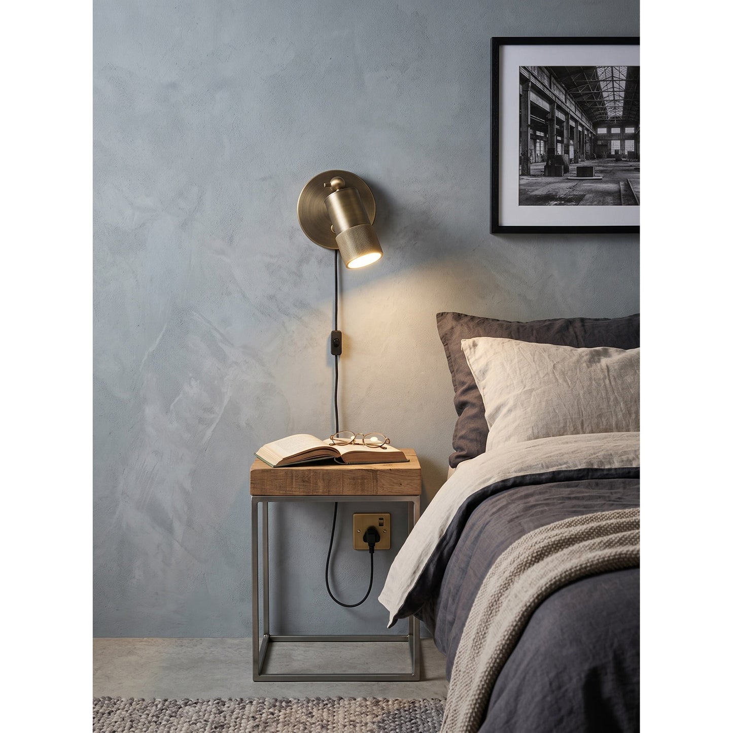 Joven Plug-in Wall Sconce
