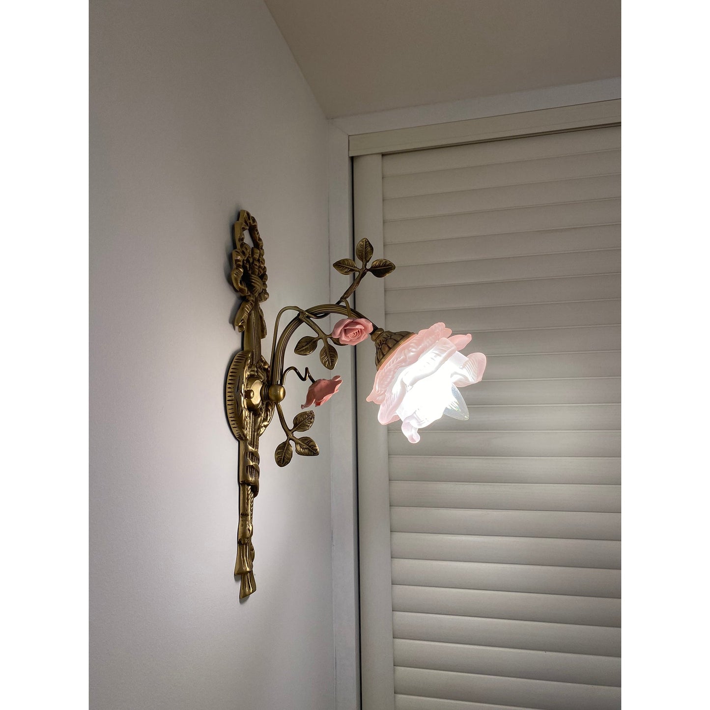 Falara Floral Wall Lamp