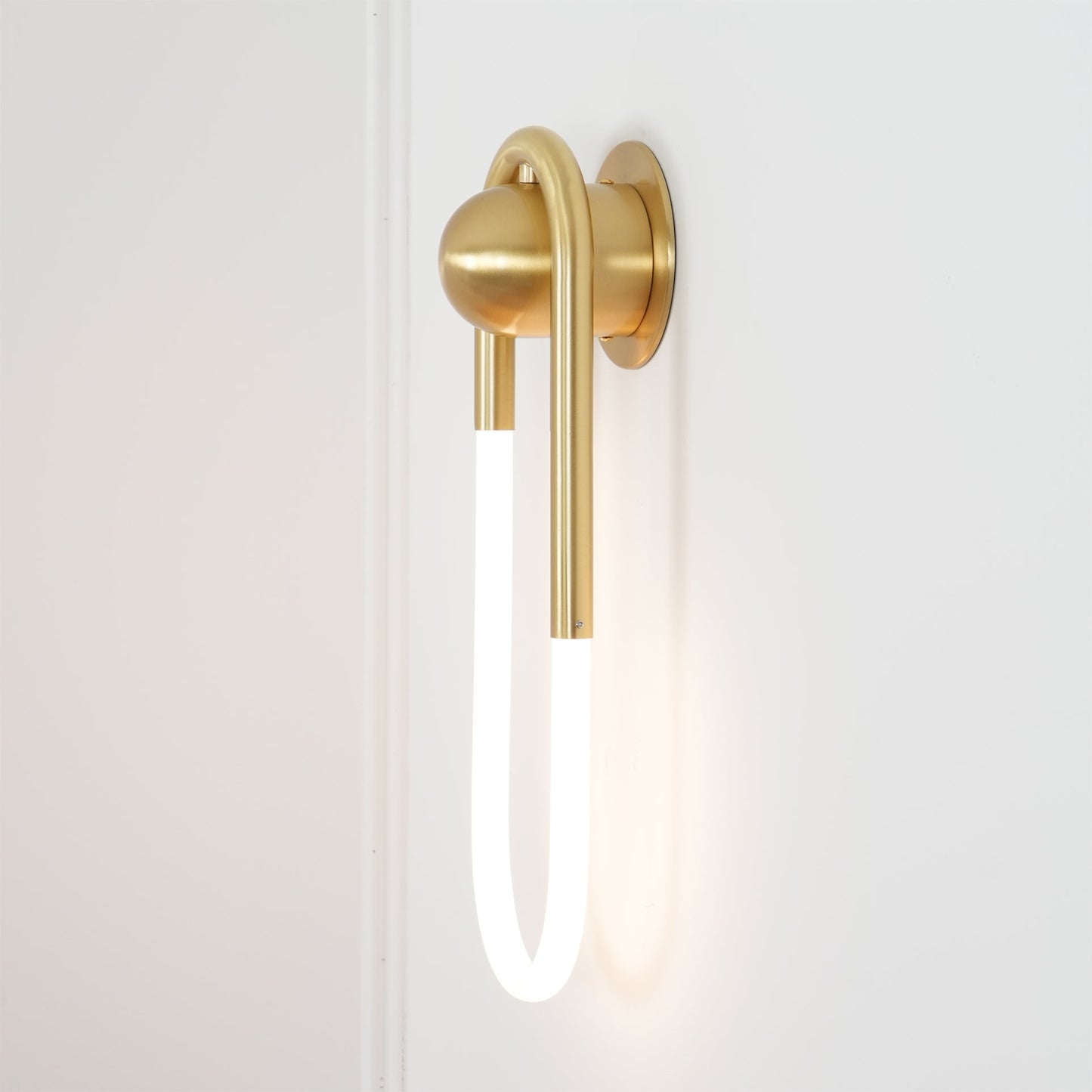 Elmika Loop Wall Lamp