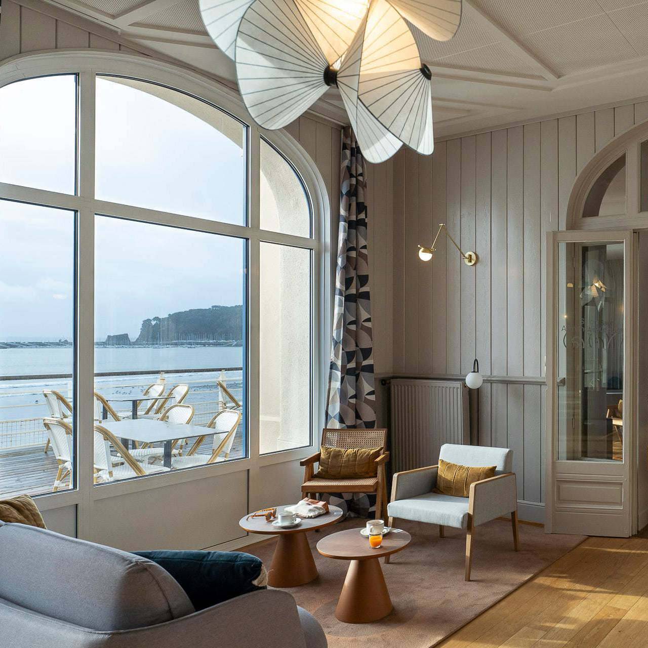 Dorique Pendant Light