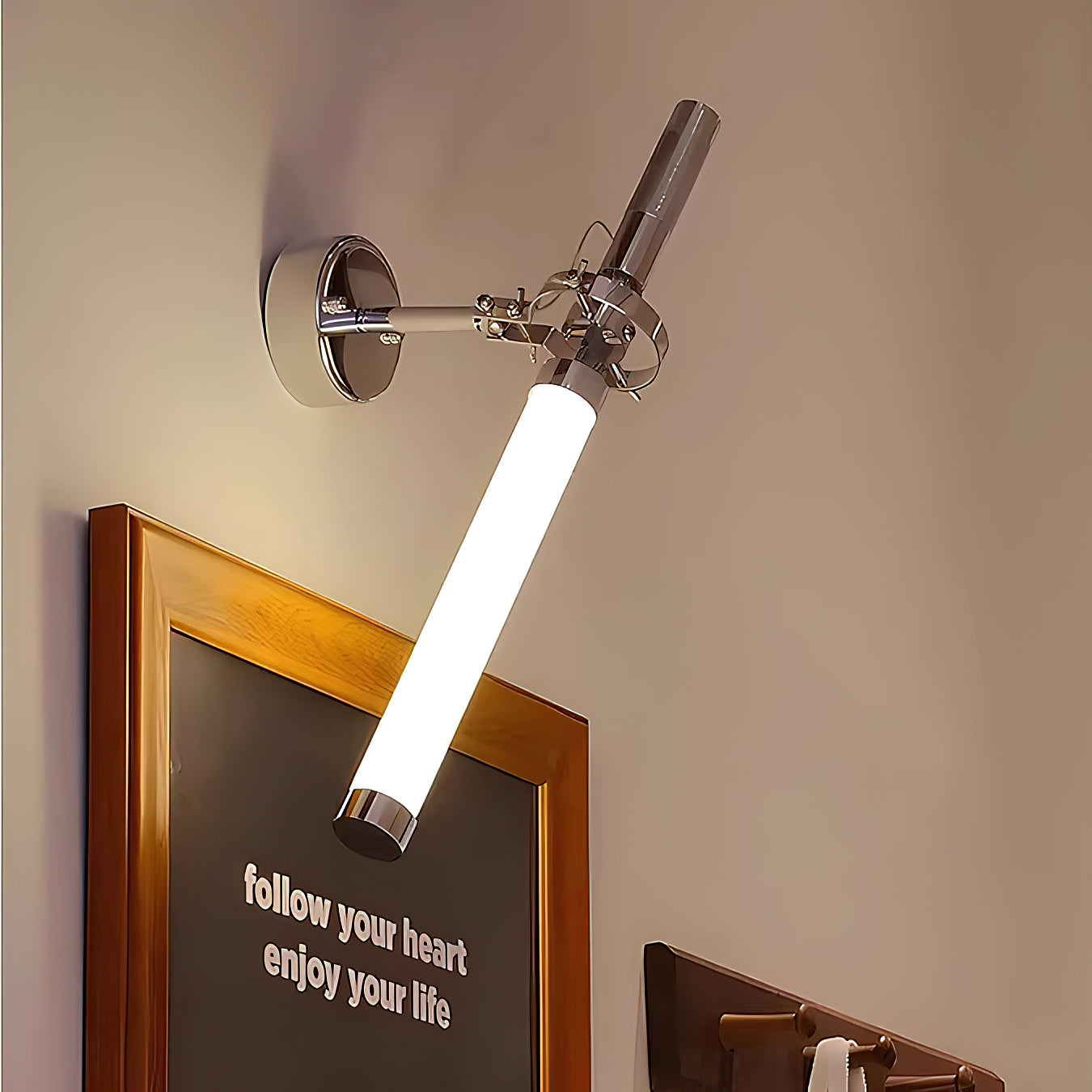 Skylark Wall Lamp