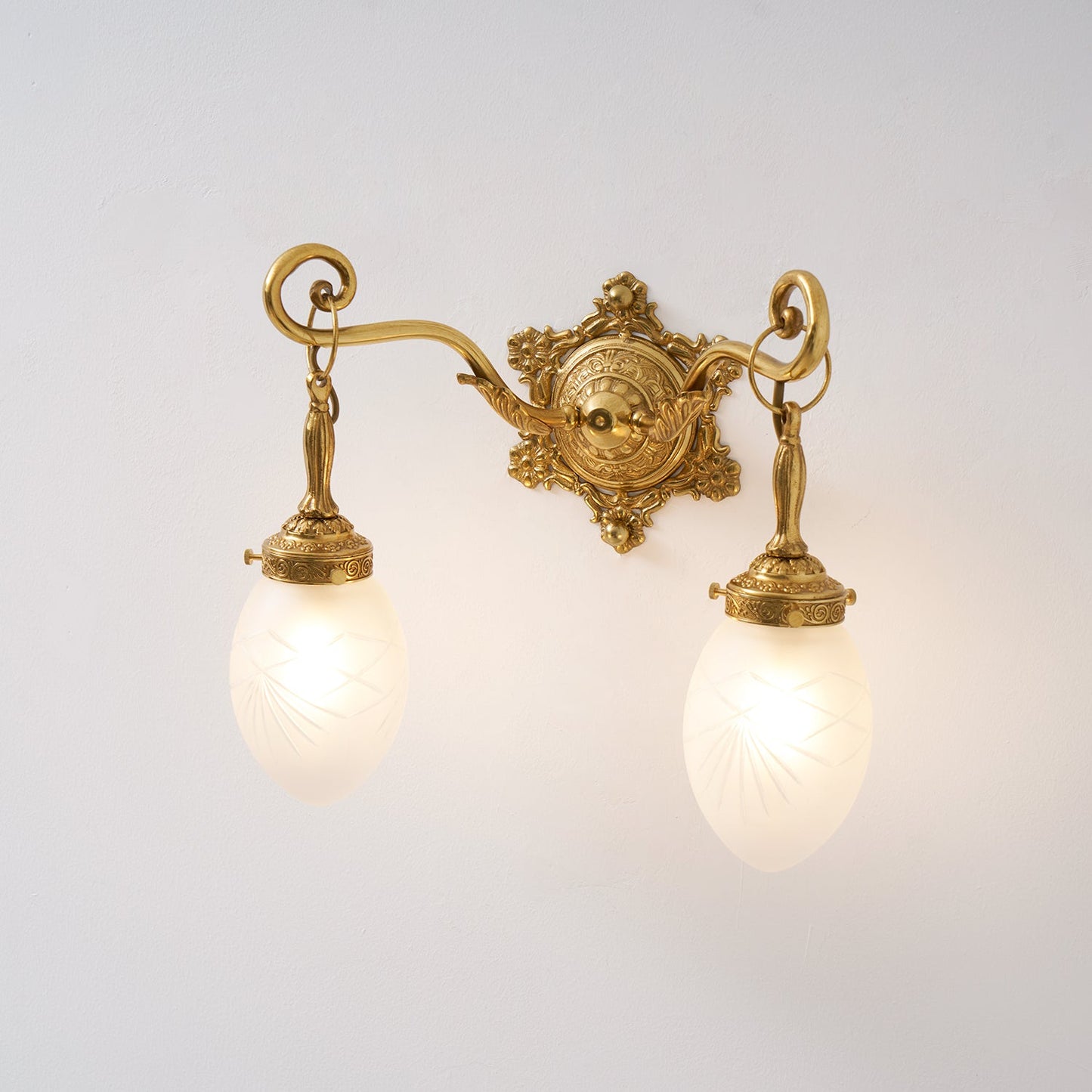 Solange Classic Wall Lamp