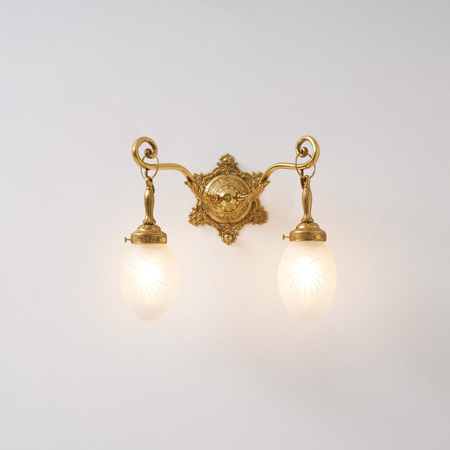 Solange Classic Wall Lamp