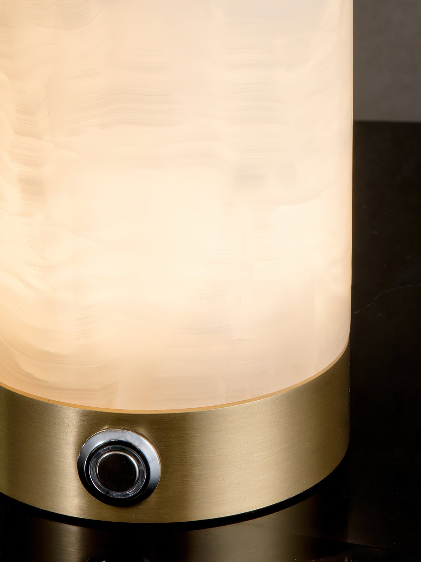 Kelvin Alabaster Table Lamp (built-in battery)