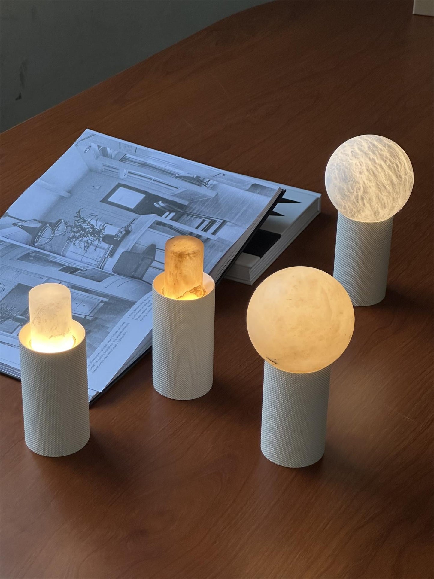 Gilis Alabaster Table Lamp (Built-in Battery)