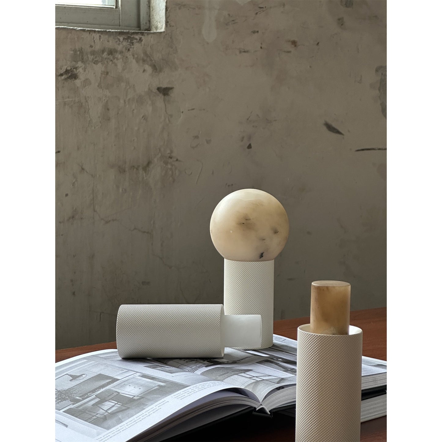 Gilis Alabaster Table Lamp (Built-in Battery)