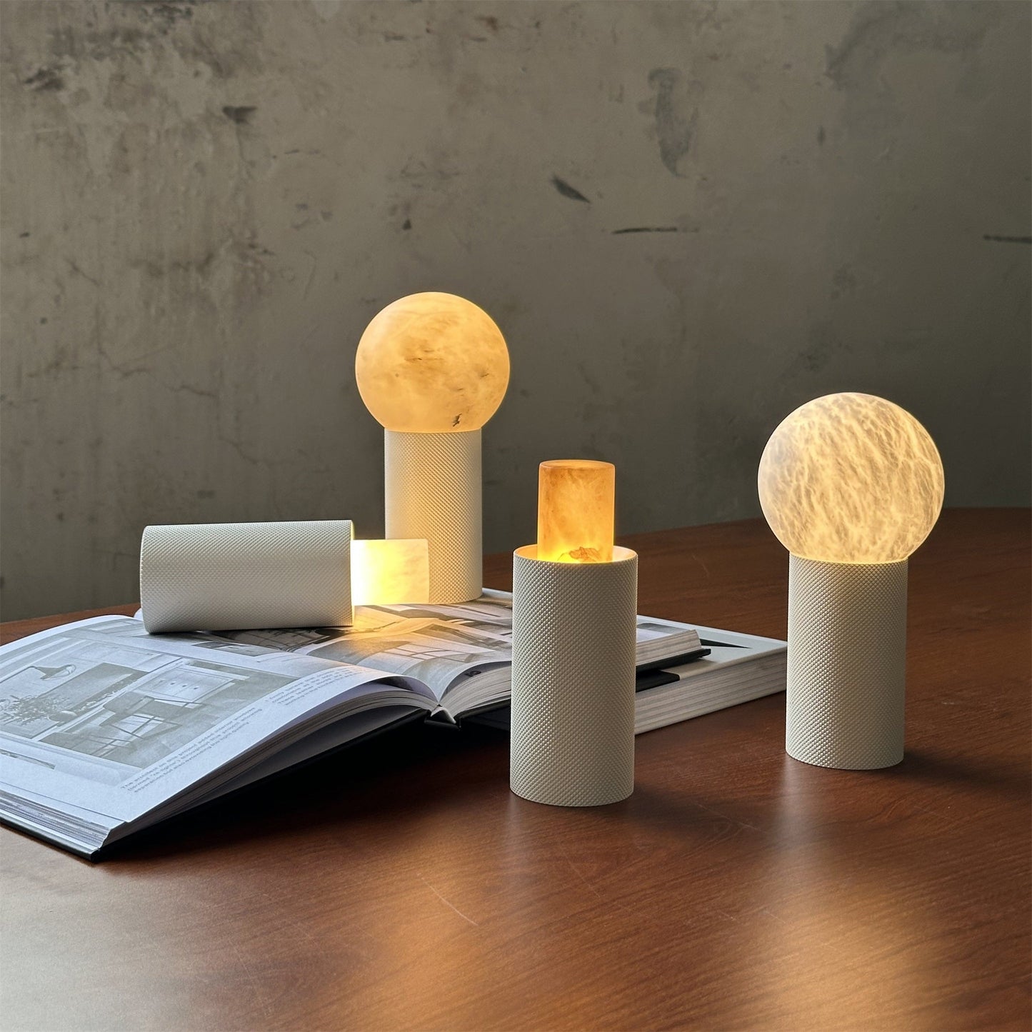 Gilis Alabaster Table Lamp (Built-in Battery)