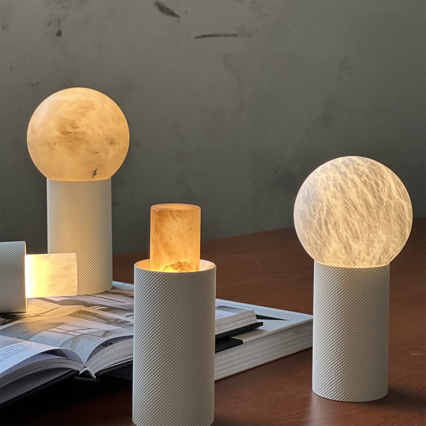 Gilis Alabaster Table Lamp (Built-in Battery)