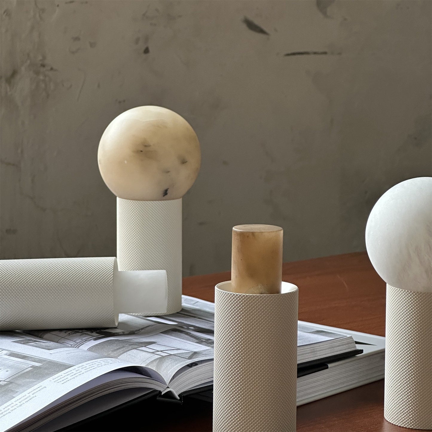 Gilis Alabaster Table Lamp (Built-in Battery)