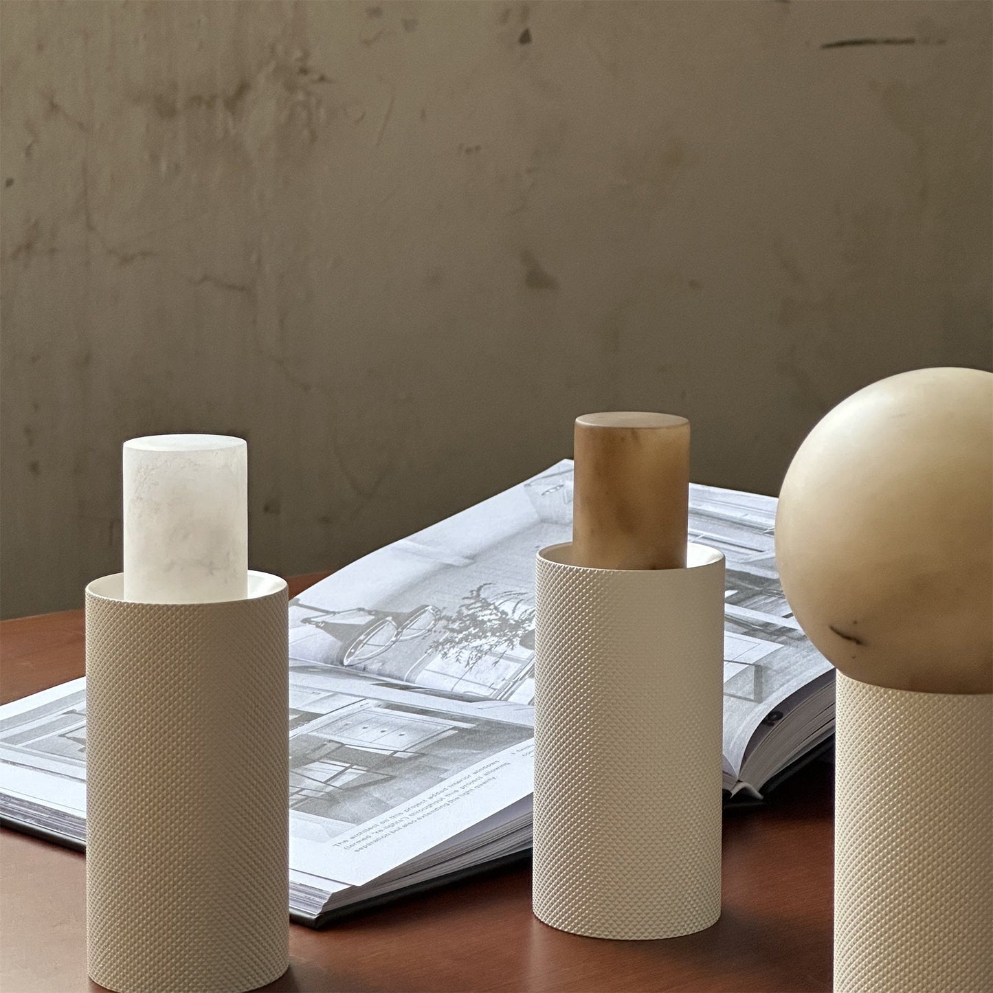 Gilis Alabaster Table Lamp (Built-in Battery)