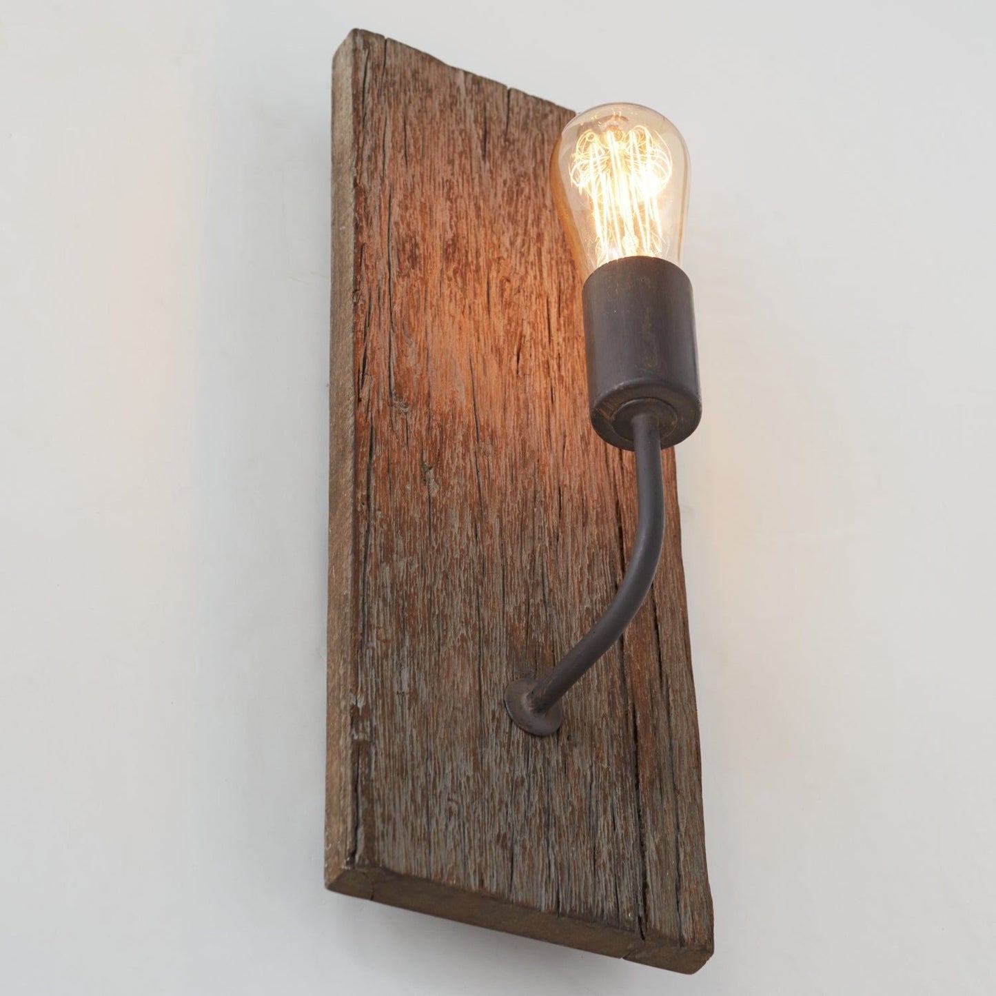 Liryn Wall Lamp